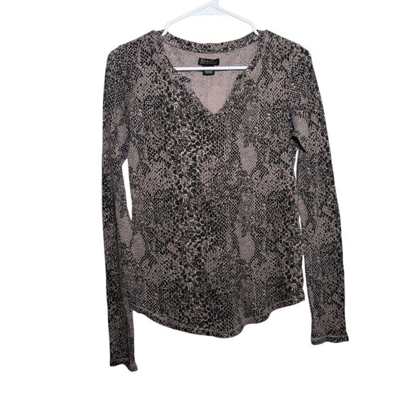 Lucky Brand T-Shirt Women's Medium Snake Print Long Sleeve V-Neck Printed Top - Picture 1 of 9